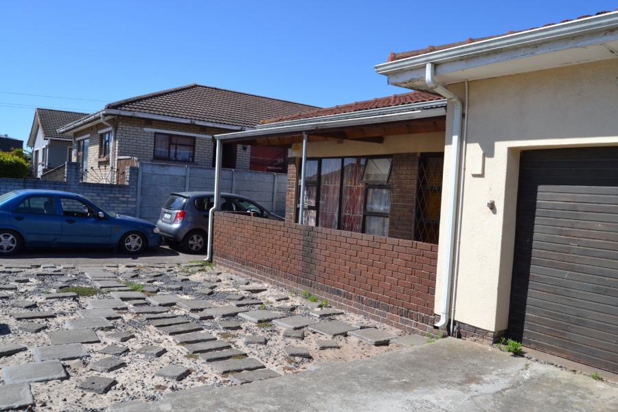 4 Bedroom Property for Sale in Gaylee Western Cape